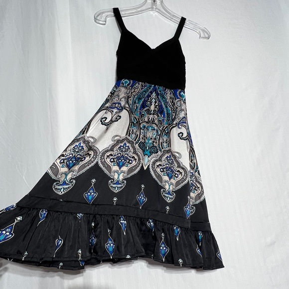 GORGEOUS BEBE silk body, knit /spandex top is a FLATTERING COCKTAIL DRESS sz XS - Picture 1 of 8